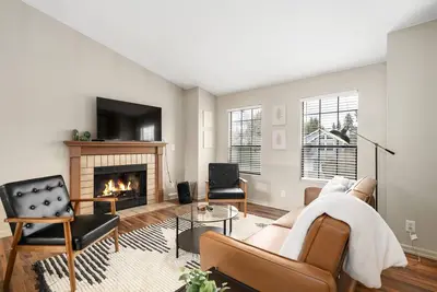 Image de Entire Kent\/Renton Home with Two Master Suites