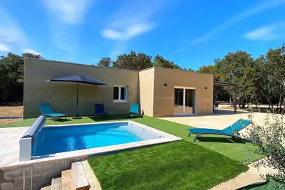 Image de Villa de 120m2 accès Pmr climatisée avec piscine privée chauffée et jacuzzi