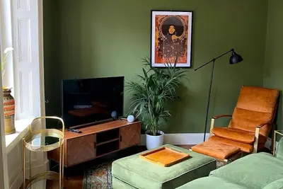 Image de Stylish mid-century modern apartment by the coast