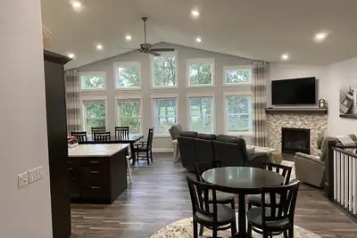 Image de Custom built, private home on Castle Rock Lake -with boat slip