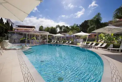 Image de Bel appartement à Ricadi avec jacuzzi