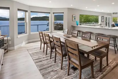 Image de Luxury Large Waterfront | 6 Bed, 5 Bath