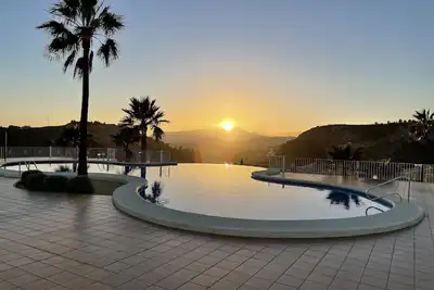Image de Peace, sun, breathtaking views & 7-minute drive to sea