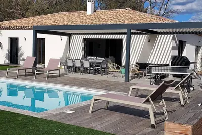 Image de Maison Moderne 4 Chambres Piscine Au Coeur Du Var