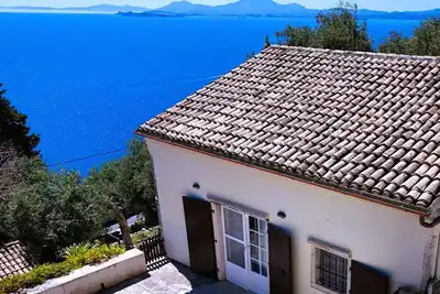 Image de Beautiful farmhouse with stunning sunrise and sea views