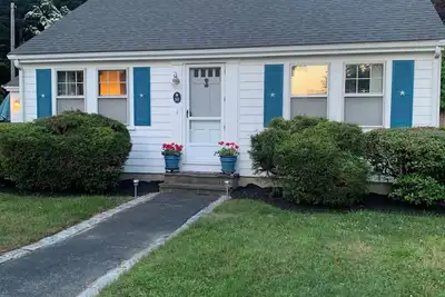 Image de Walk to harbor, Martha’s Vineyard ferry, restaurants, shops, events & fishing