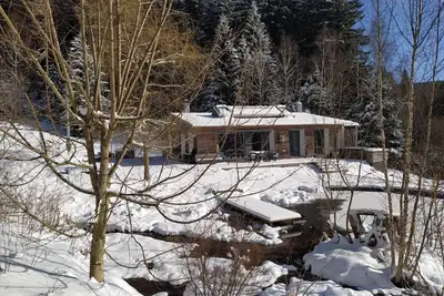 Image de House by the pond