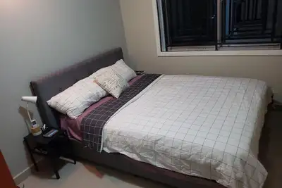 Image de Cozy apartment minutes away from downtown, hiking trails, and beach attractions.