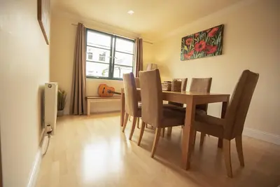 Image de Gorgeous Townhouse in walking distance to City Centre with garage