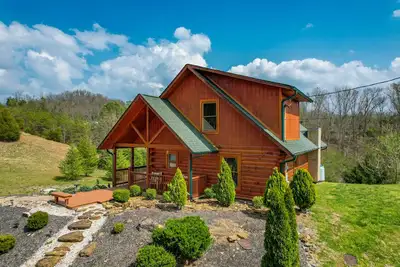 Image de Game Loft Cabin with Hot Tub