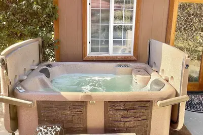 Image de Cottage on 3 acre Riverfront Private Estate with  Hot Tub