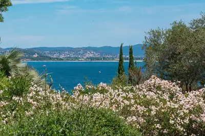 Image de Villa Vue mer presqu’île de Giens, piscine, 4ch, 4sdb, wifi, idéal 2 familles