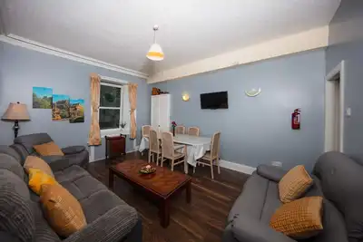Image de Central 4 bedroom apartment near Meadows