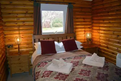 Image de Self-Catering log cabin near Plockton and the Isle of Skye secluded, well equipped and dog friendly.