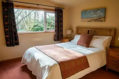 Image de Self-Catering log cabin near Plockton and the Isle of Skye secluded, well equipped and dog friendly.