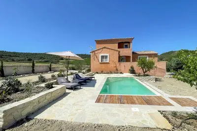 Image de Belle maison Ă Cruzy avec cuisine
