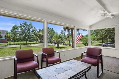 Image de 10 Minute drive to the Beach. Pets allowed