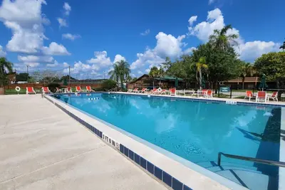 Image de Courtyard Suite steps to Pool and Rodeo! 257