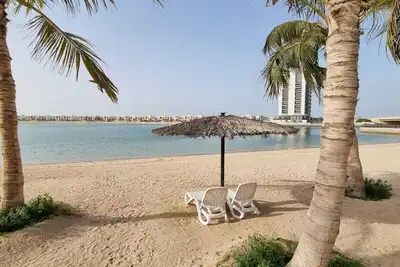 Image de Sunshine Lagoon View Large Balcony - 5m from beach!