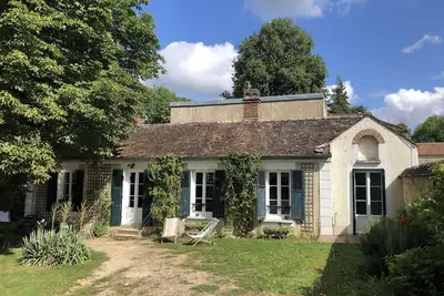 Image de Pretty House in beautiful park