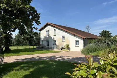 Gîte familial à Montaiguët-en-Forez avec terrasse, proche nature et ferme équestre