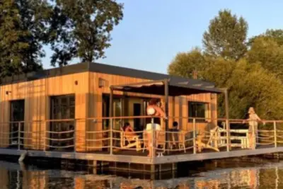 Image de SeineHouse - Maison flottante (⚓HouseBoat ⚓) - Séjour magique sur l'eau