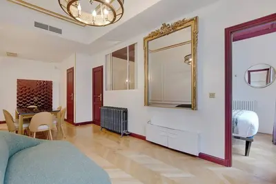 Image de A Sweet 2-Br nest in the Champs-Elysées