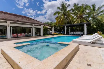 Image de Comfortable and Exclusive 5Bdr Villa W/Pool, Jacuzzi & Bbq @Cdc