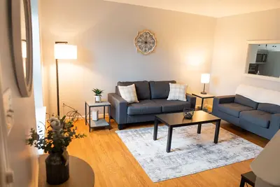 Image de The Gray House - Only 4 Minutes From Lu