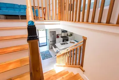 Image de Coastal Elegance in Historic Dock Sq Breath Again