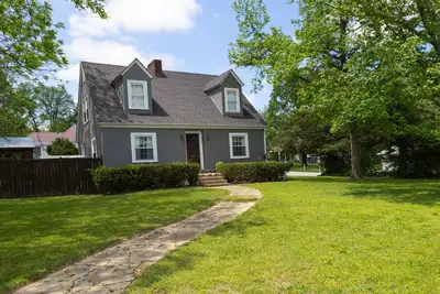 Image de Gorgeous home outdoor covered bar  & minutes from floats, cliffs, tubing