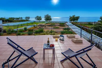 Villa Sea Sand - Sunset View Beachfront Villa Near Tavernas & Shops