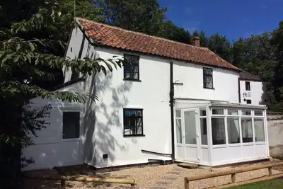 Image de Lovely riverside cottage in the grounds of a landmark watermill