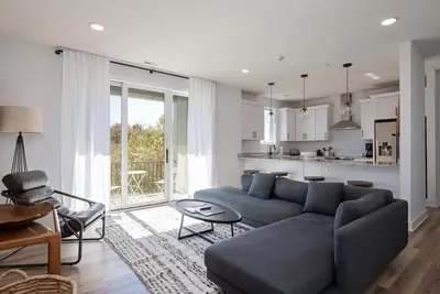 Image de Piedmont Place 401 | Lux Vineyard & Brewery Getaway in the Heart of Crozet | Pet Friendly