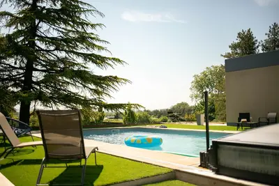 Image de Villa lumineuse, jacuzzi, piscine privée, parc de 20 000m2, vue Vercors