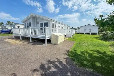 Image de Beautiful 4 berth lodge with decking at Manor Park in Hunstanton ref 23038c