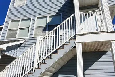 Image de 3bd 2. 5 bath waterfront townhouse