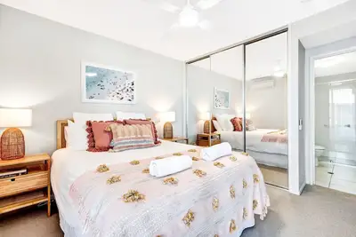 Image de Cosy styled Apt w pool and spa