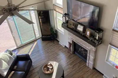 Image de Fox River Townhouse- 3 Miles from Eaa Grounds