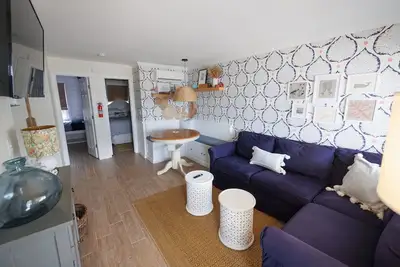 Image de Modern 2-Br Beach Condo - Steps to Ocean