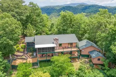 Image de Mountain Views and Secluded Property 15 Minutes From Pigeon Forge Parkway