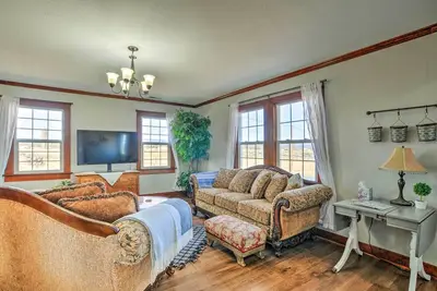 Image de Secluded Bonanza Home w/ Antique Furnishings