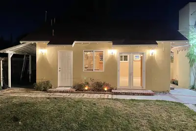 Image de New Studio Near Disneyland, Garden Walk, & Outlets