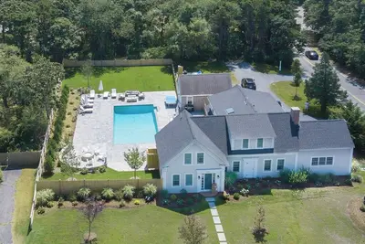 Image de Royal Retreat: 935-C  Renovated Luxury Chatham Home with Pool & Hot Tub