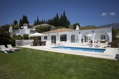Image de Fantastique villa annexe rénovée avec terrasse, piscine et Wi-Fi.