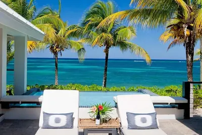 Image de Peaceful and Secluded Beach House Paradise