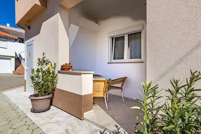 Image de Appartement de deux chambres avec la terrasse Baska, Krk (A-19432-b)