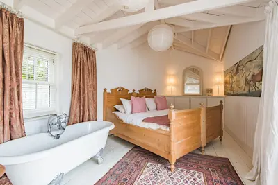 Image de Stunning coastal holiday home with sea views, sleeping 6 guests with 3 bathrooms in Kingsdown.