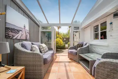 Image de Charming holiday cottage in the centre of Deal, sleeping 6 guests, 2 bathrooms seconds from the sea