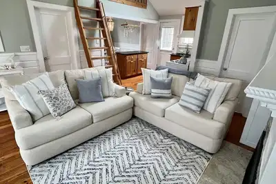 Image de Chatham Beach Cottage + loft Walk to the Beach